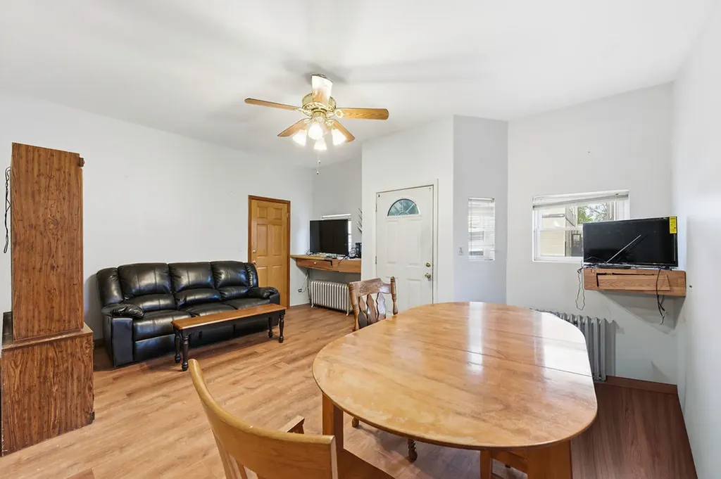 9655 South Commercial Avenue Chicago IL 60617