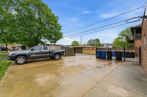 9655 South Commercial Avenue Chicago IL 60617