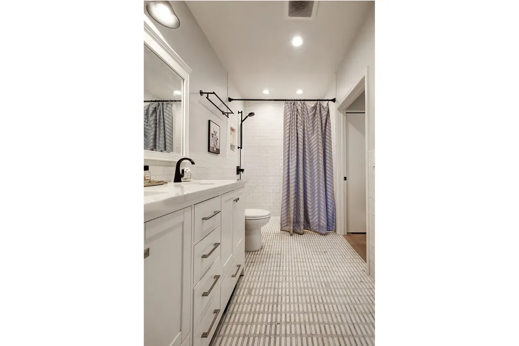 343 West Old Town Court Chicago IL 60610