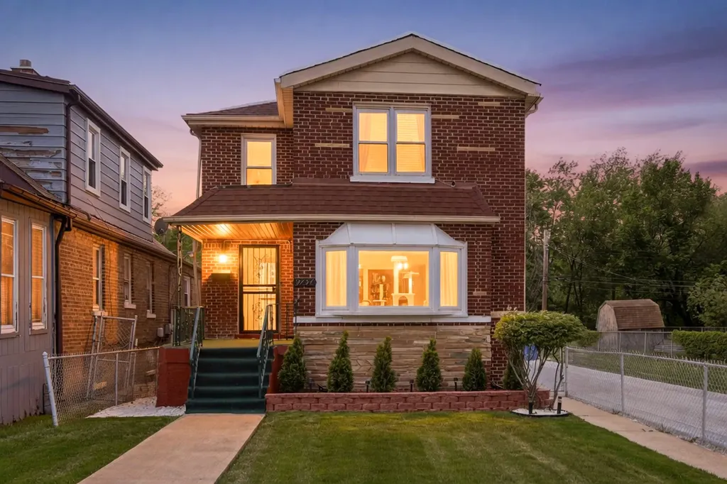9754 South Harvard Avenue Chicago IL 60628