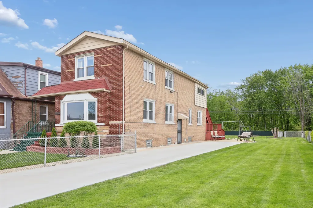 9754 South Harvard Avenue Chicago IL 60628