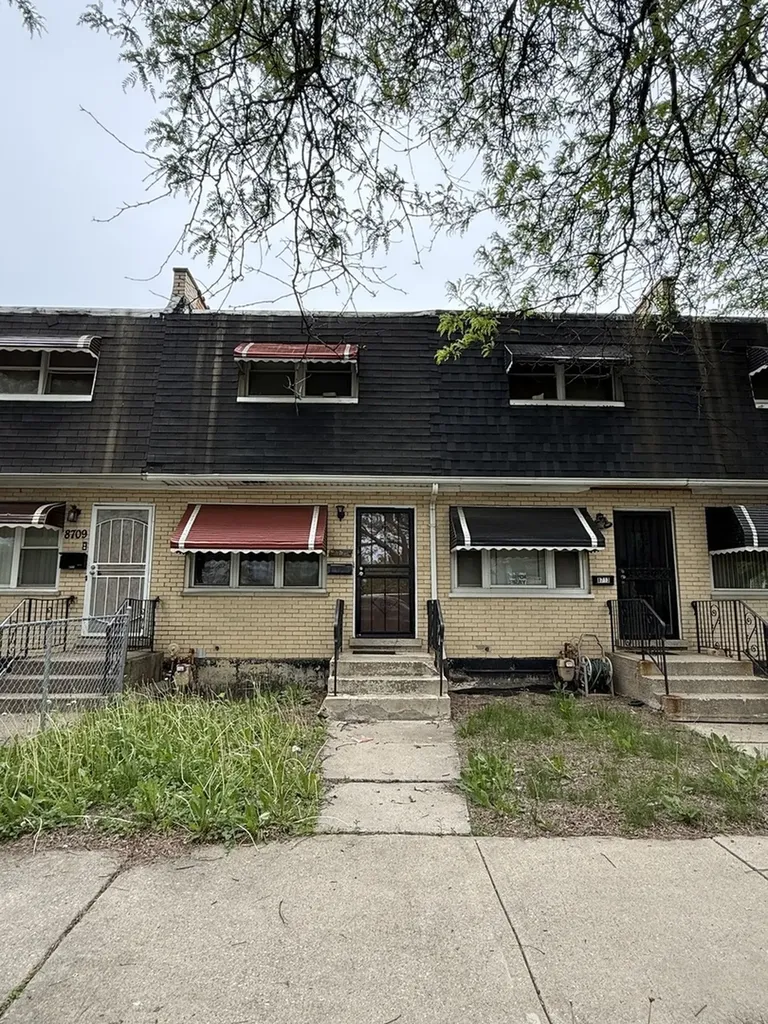 8711 South Throop Street Chicago IL 60620