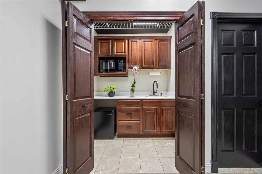414 Plaza Drive Westmont IL 60559