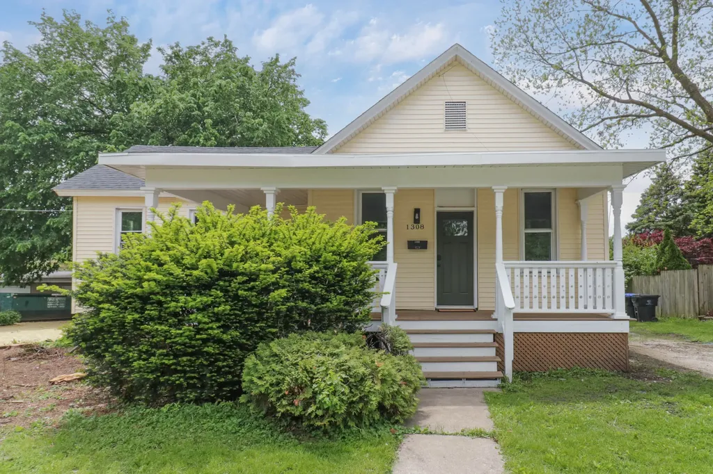 1308 West Market Street Bloomington IL 61701