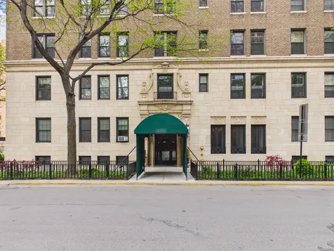 6101 North Sheridan Road Chicago IL 60660