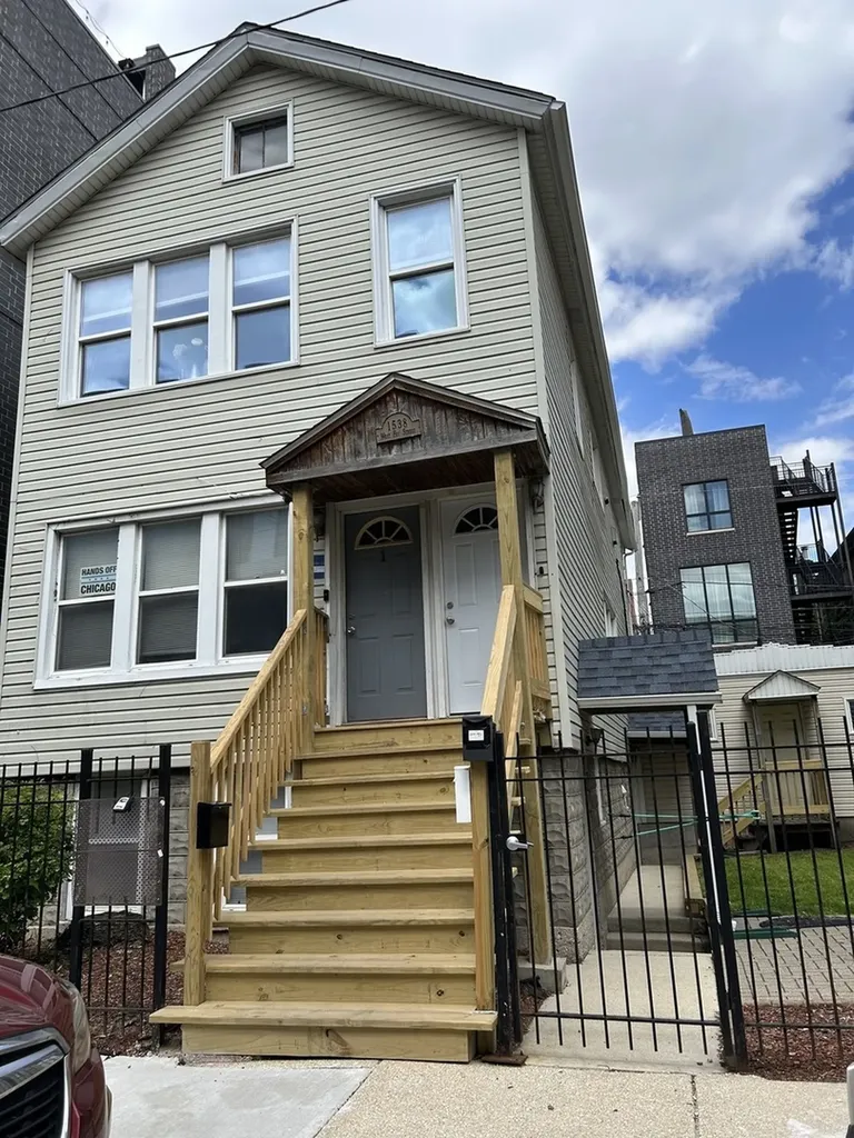 1538 West Fry Street Chicago IL 60642