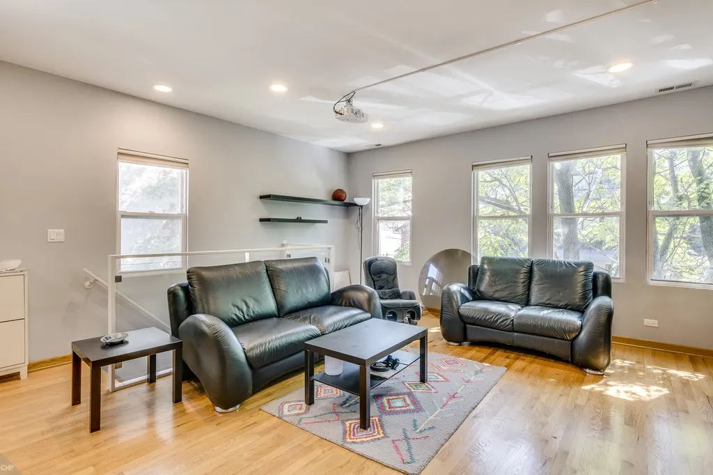 1538 West Fry Street Chicago IL 60642