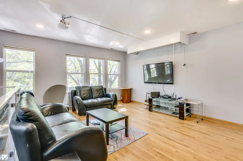 1538 West Fry Street Chicago IL 60642