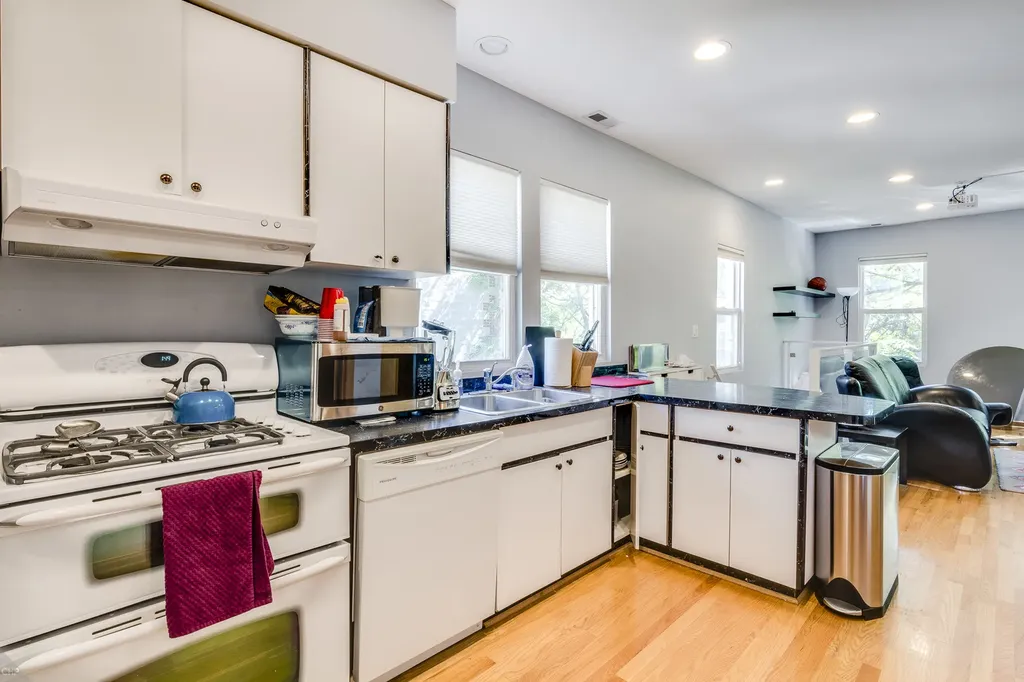 1538 West Fry Street Chicago IL 60642