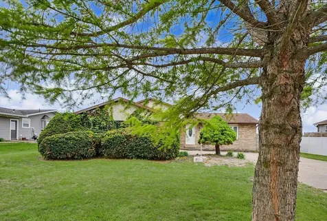 2229 Jeffery Drive St. Joseph IL 61873