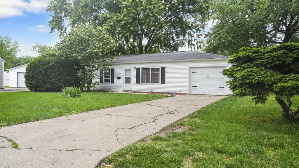 1107 North Highlands Drive Urbana IL 61801