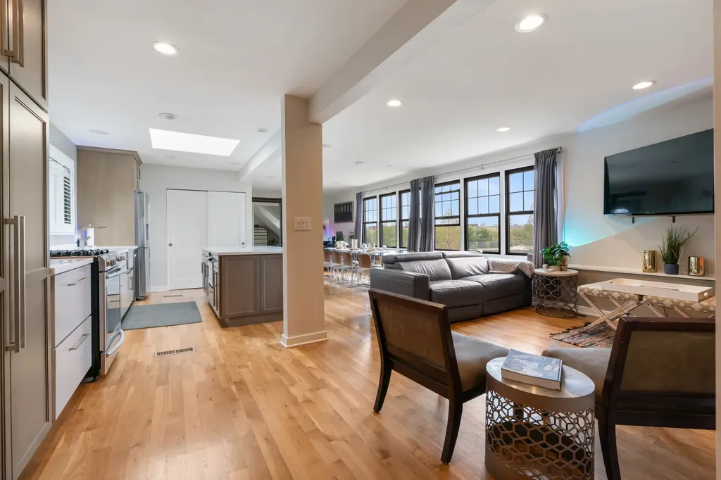 2331 North Elston Court Chicago IL 60614