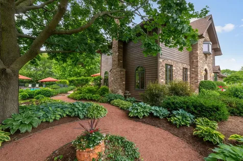5N868 Prairie Valley Drive St. Charles IL 60175