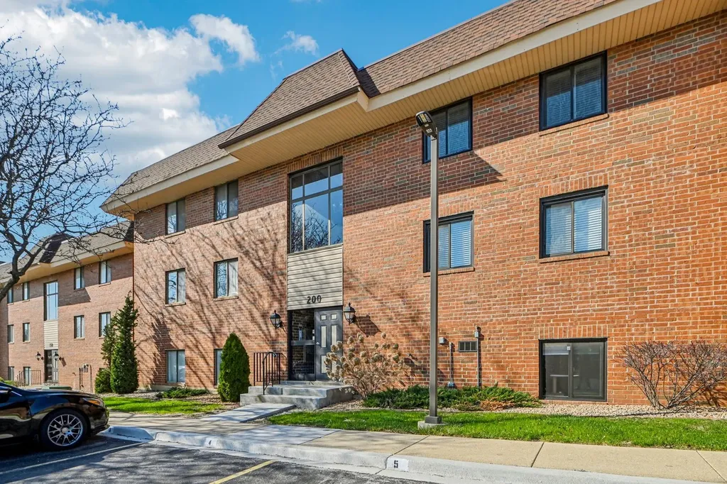 200 East Fountainview Lane Lombard IL 60148