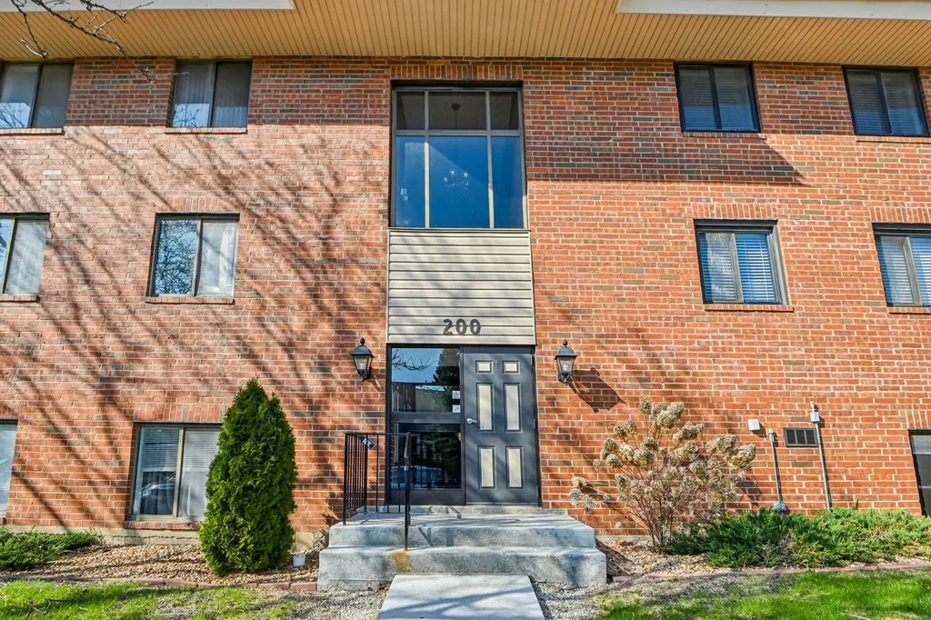 200 East Fountainview Lane Lombard IL 60148