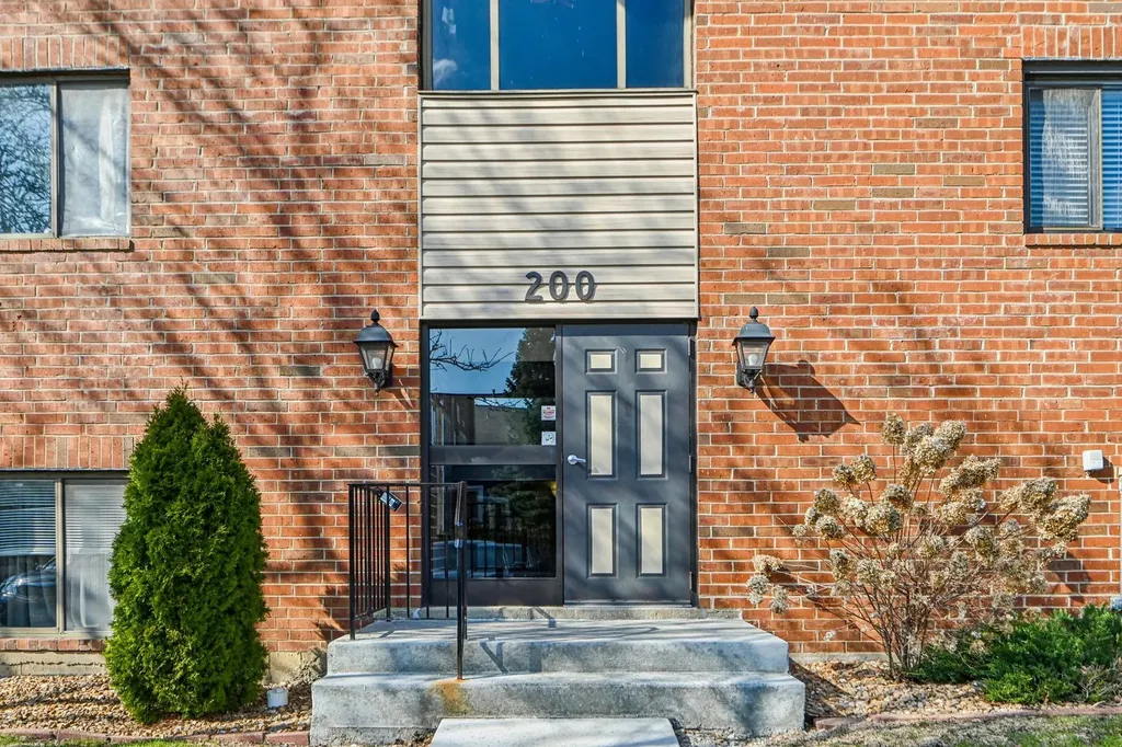 200 East Fountainview Lane Lombard IL 60148