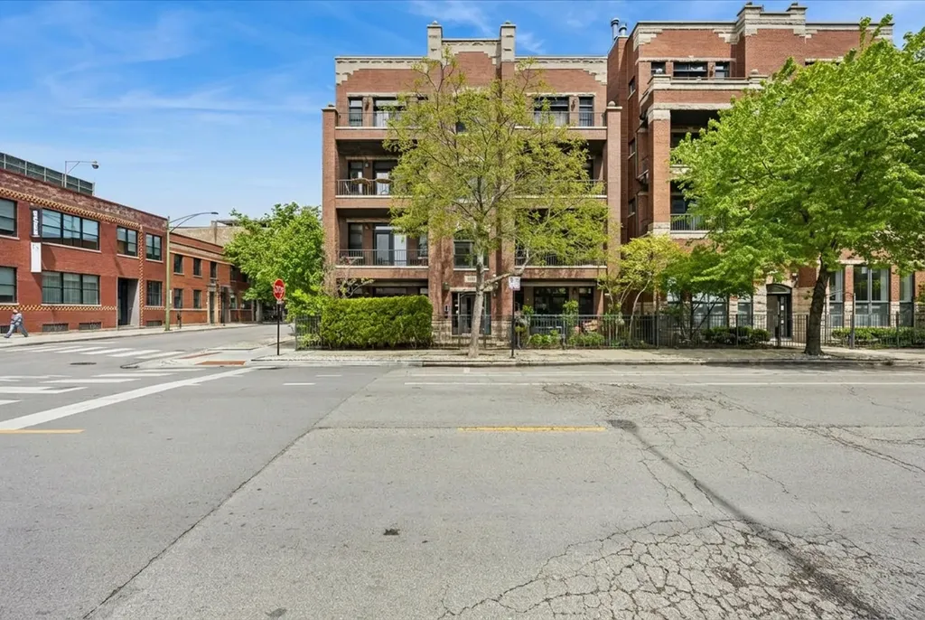 1122 West Hubbard Street Chicago IL 60642