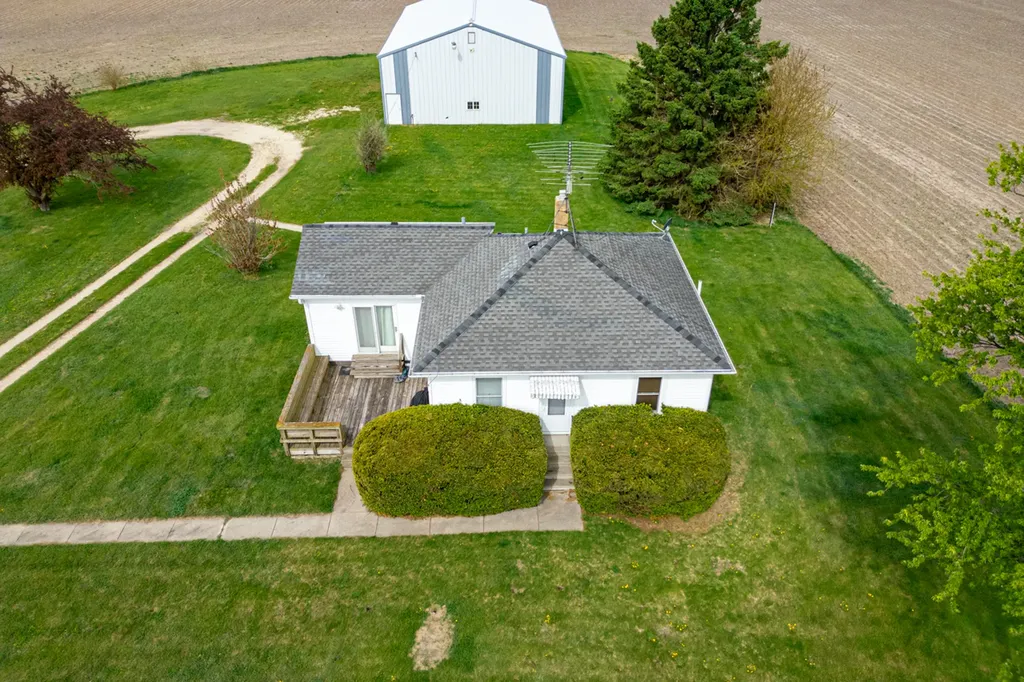 21137 Fenstermaker Road Sycamore IL 60178