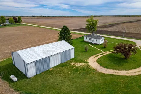 21137 Fenstermaker Road Sycamore IL 60178