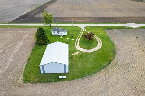21137 Fenstermaker Road Sycamore IL 60178
