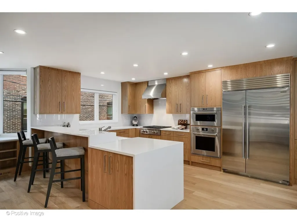 1307 North Sutton Place Chicago IL 60610