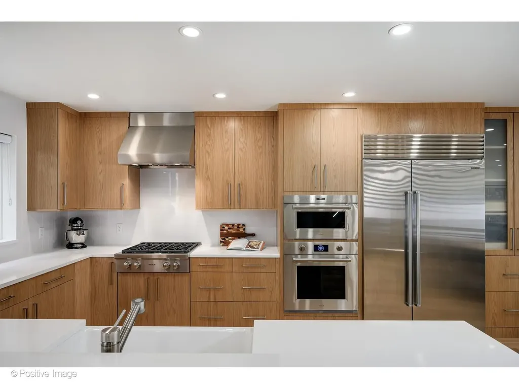 1307 North Sutton Place Chicago IL 60610