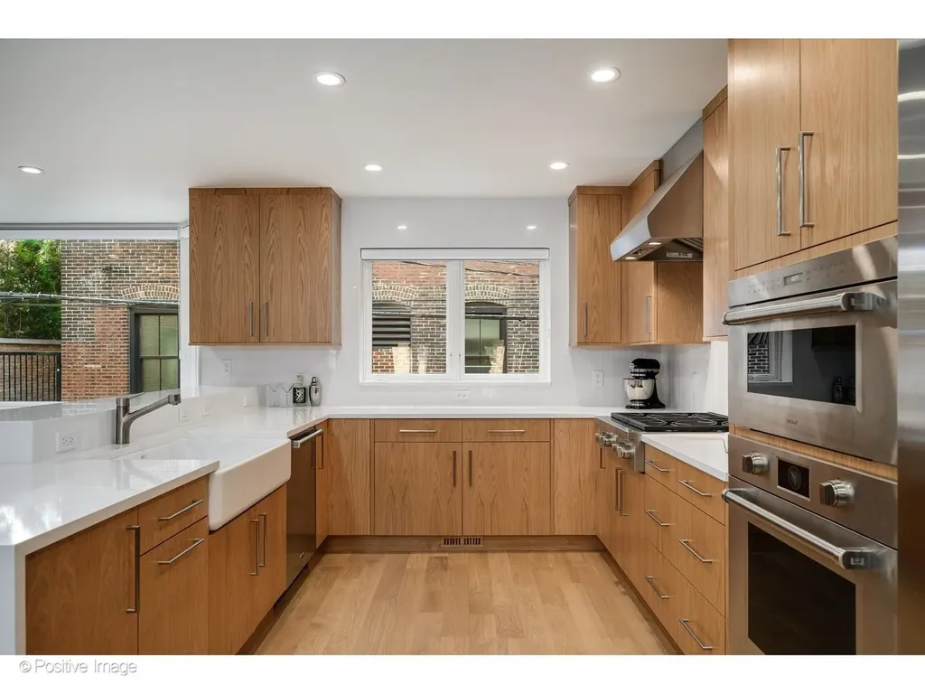 1307 North Sutton Place Chicago IL 60610