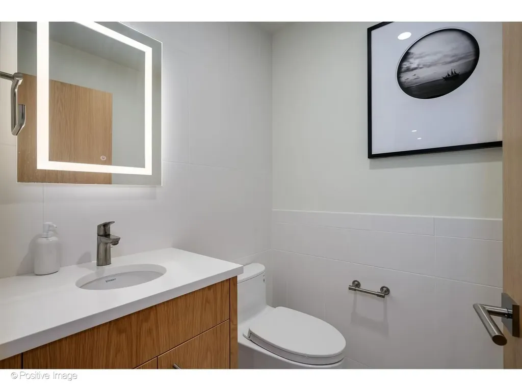 1307 North Sutton Place Chicago IL 60610