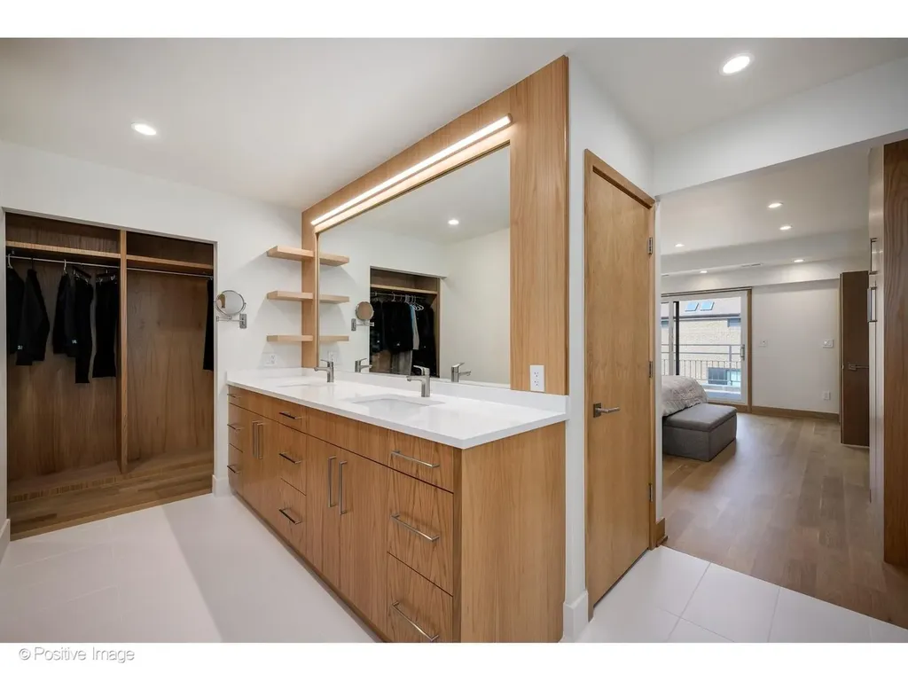1307 North Sutton Place Chicago IL 60610