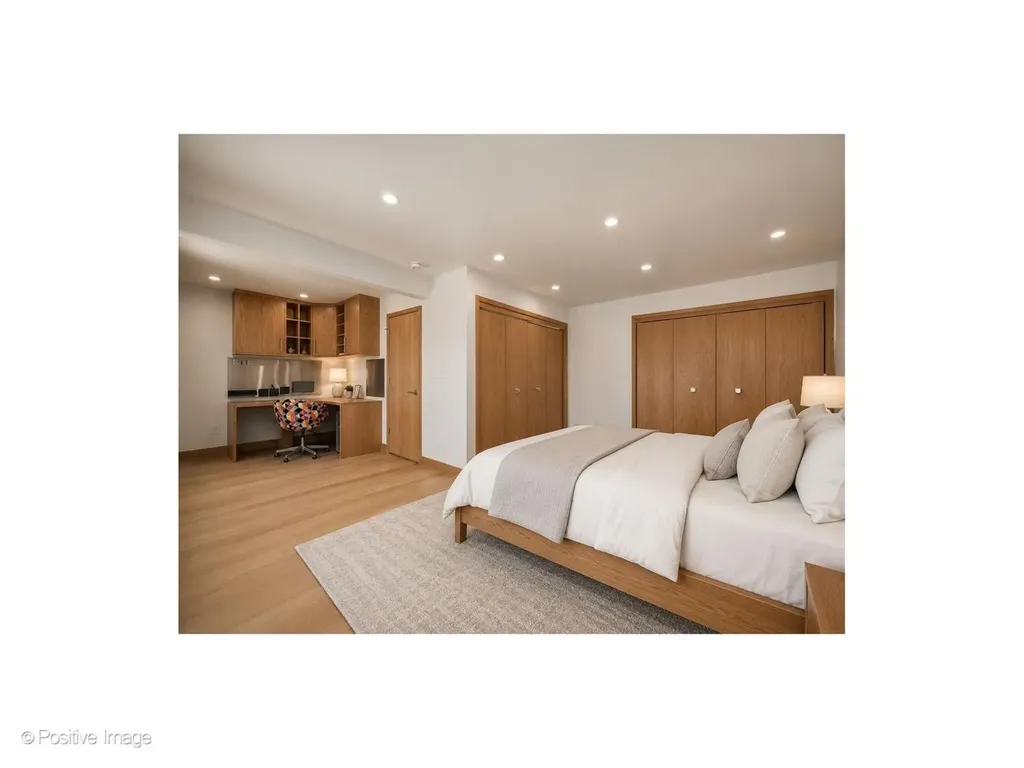 1307 North Sutton Place Chicago IL 60610