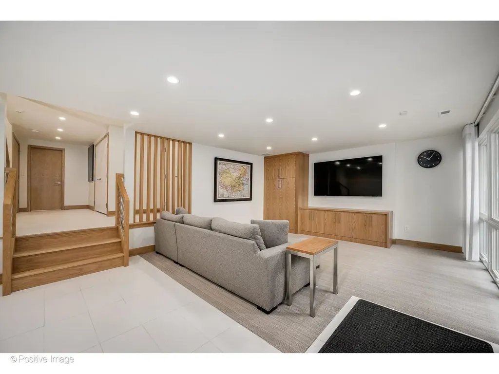1307 North Sutton Place Chicago IL 60610
