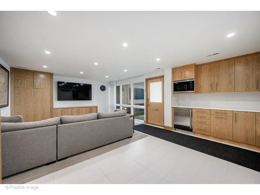 1307 North Sutton Place Chicago IL 60610