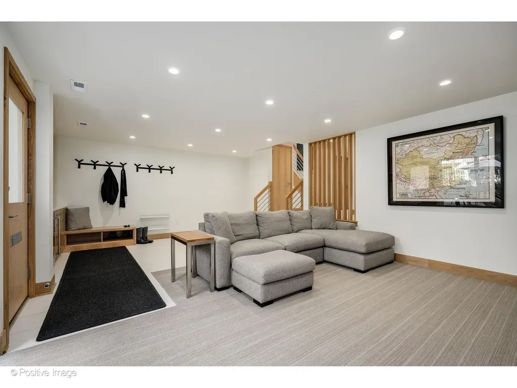 1307 North Sutton Place Chicago IL 60610