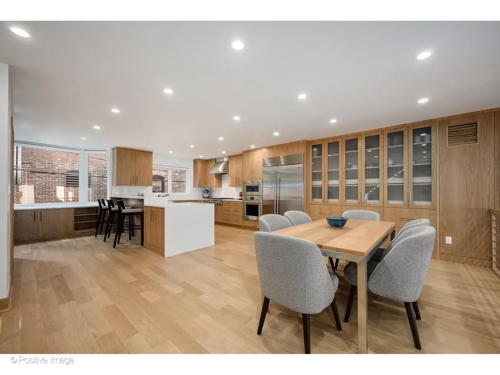 1307 North Sutton Place Chicago IL 60610