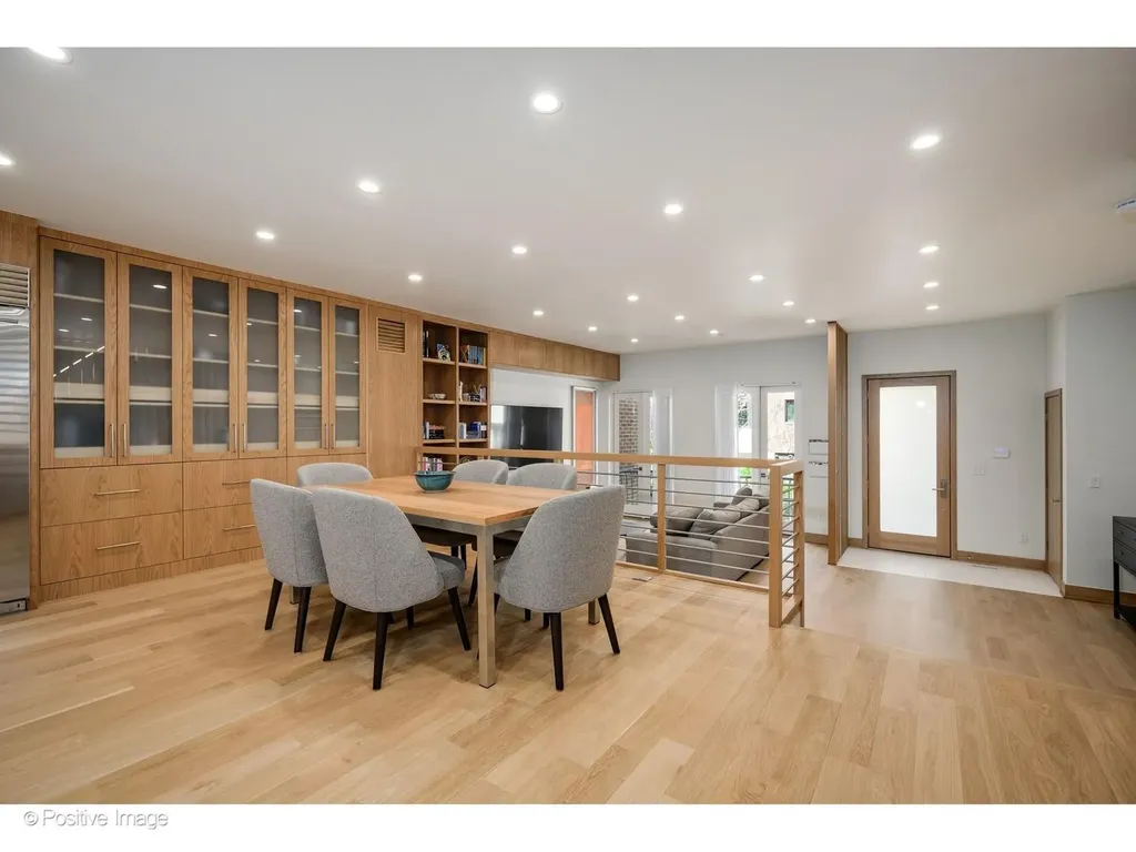 1307 North Sutton Place Chicago IL 60610