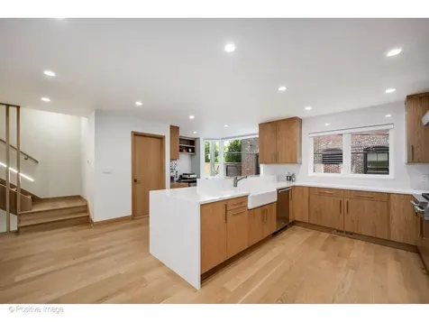 1307 North Sutton Place Chicago IL 60610