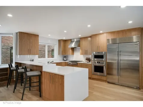 1307 North Sutton Place Chicago IL 60610