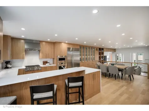 1307 North Sutton Place Chicago IL 60610