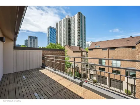 1307 North Sutton Place Chicago IL 60610