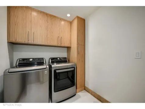 1307 North Sutton Place Chicago IL 60610