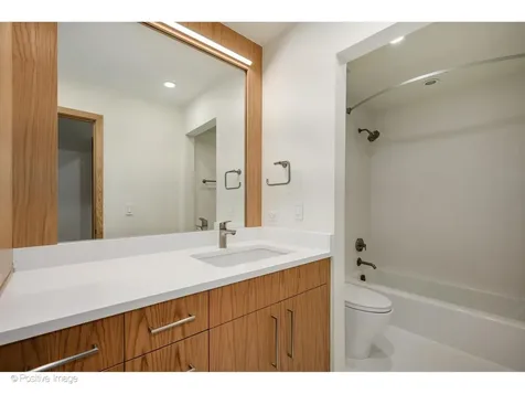 1307 North Sutton Place Chicago IL 60610