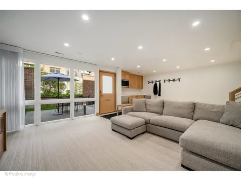 1307 North Sutton Place Chicago IL 60610