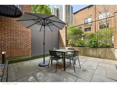 1307 North Sutton Place Chicago IL 60610