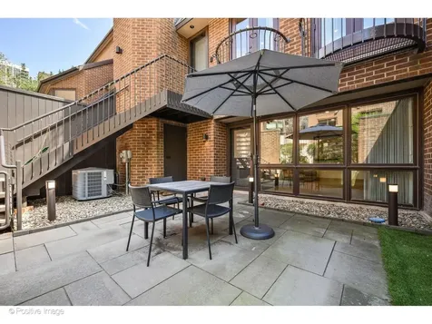 1307 North Sutton Place Chicago IL 60610