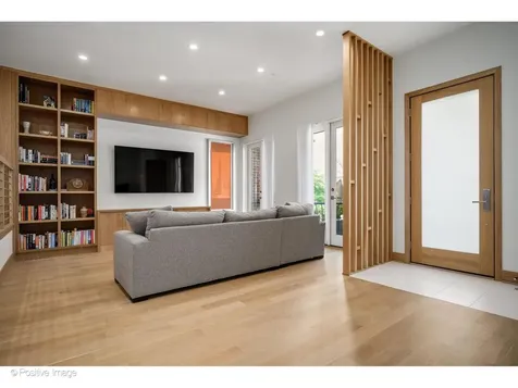 1307 North Sutton Place Chicago IL 60610