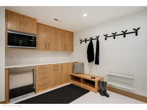 1307 North Sutton Place Chicago IL 60610