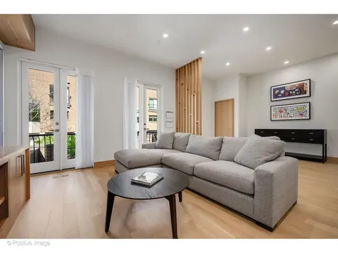 1307 North Sutton Place Chicago IL 60610