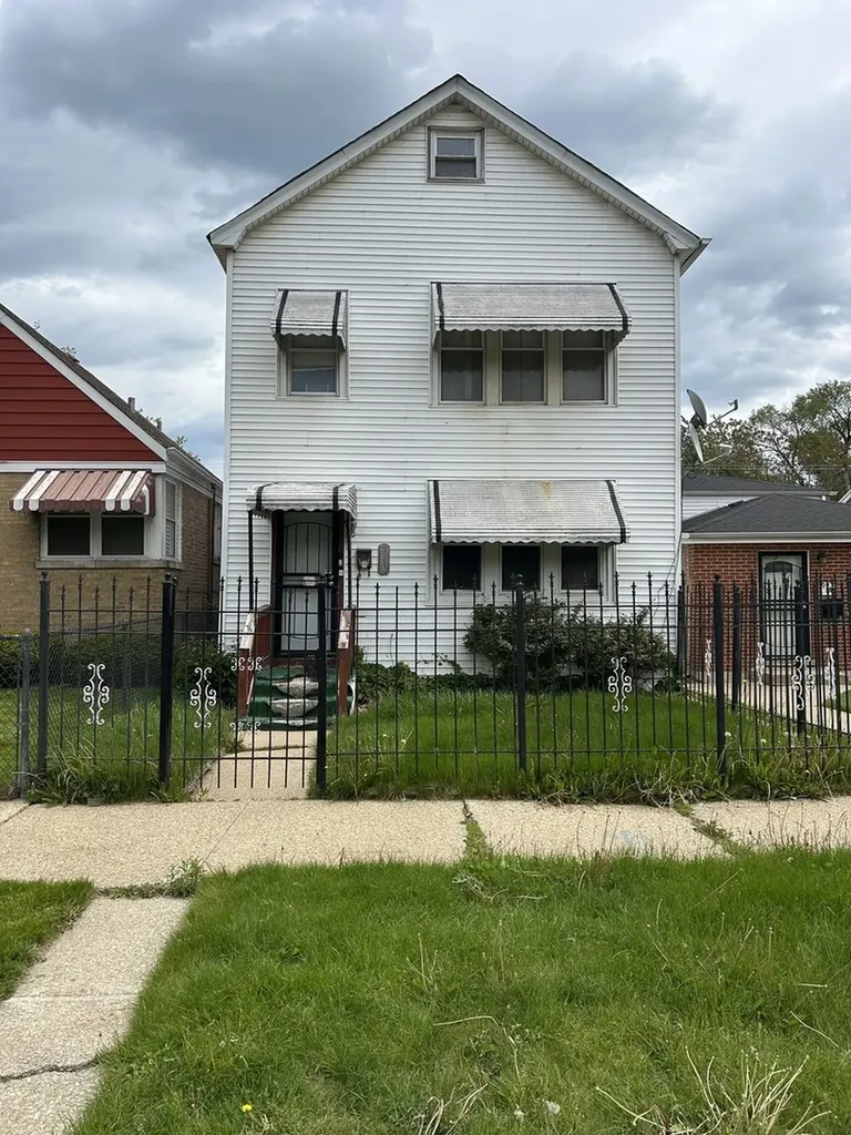 9147 South Dante Avenue Chicago IL 60619