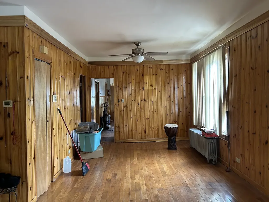 9147 South Dante Avenue Chicago IL 60619