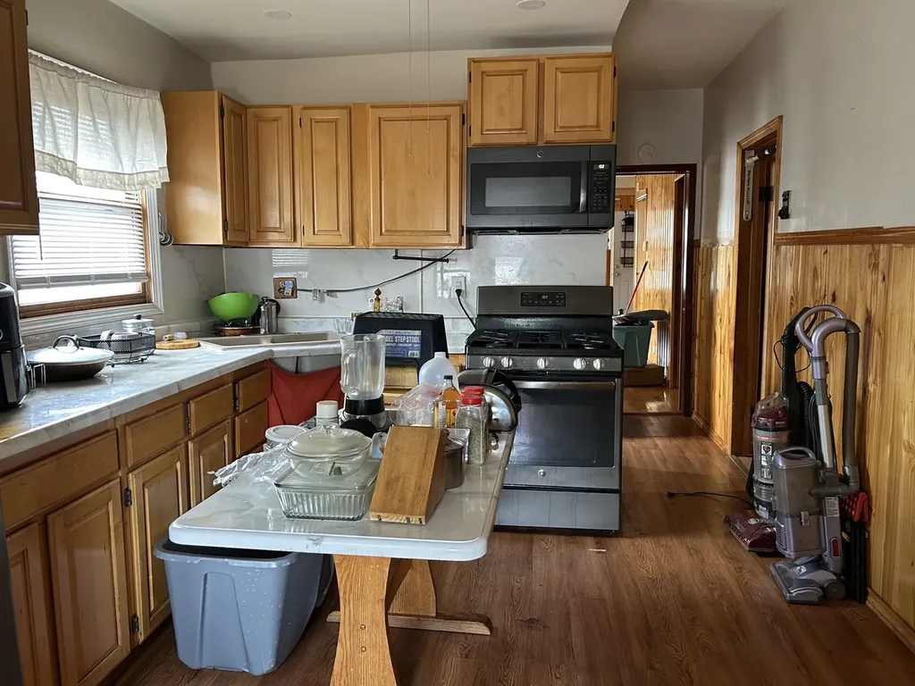 9147 South Dante Avenue Chicago IL 60619